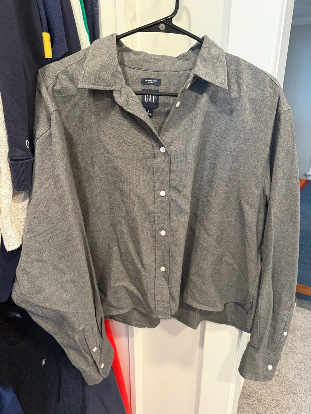 GAP Women’s Gray Cropped Flannel Shirt